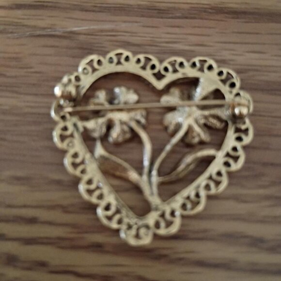 Vintage Faux Pearl Goldtone Filigree Heart Brooch Pin - Picture 2 of 2